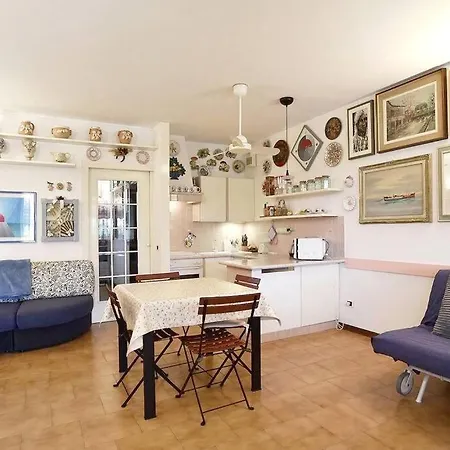 Apartament Beautiful Apt With Pool Access